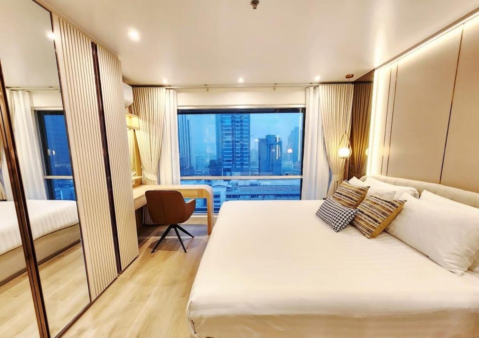 คอนโดสุขุมวิทสวีท เรียบหรู อบอุ่น ครบครัน Apartment in Bangkok