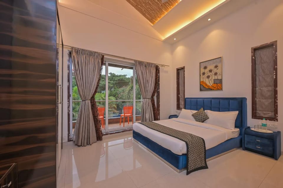 Golden Villa 4 Bhk With Private Swimming Pool Centrally Located Villa in Lonavla