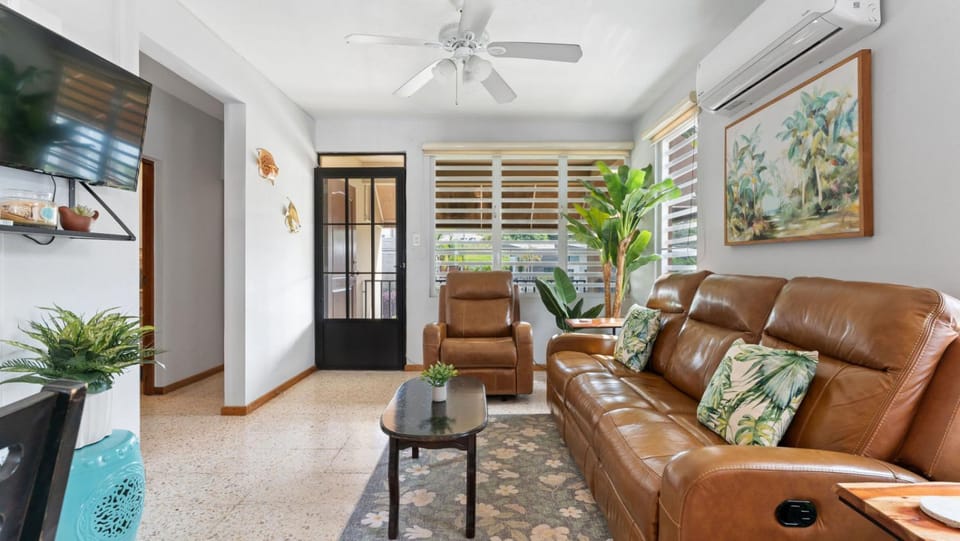 Surf Beach Apt 201- One block from the beach House in Rincón