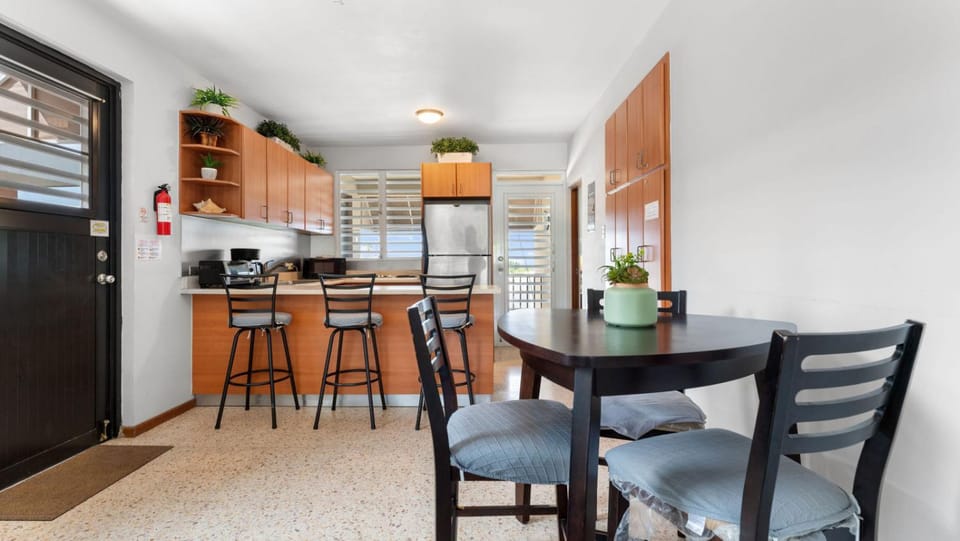 Surf Beach Apt 201- One block from the beach House in Rincón