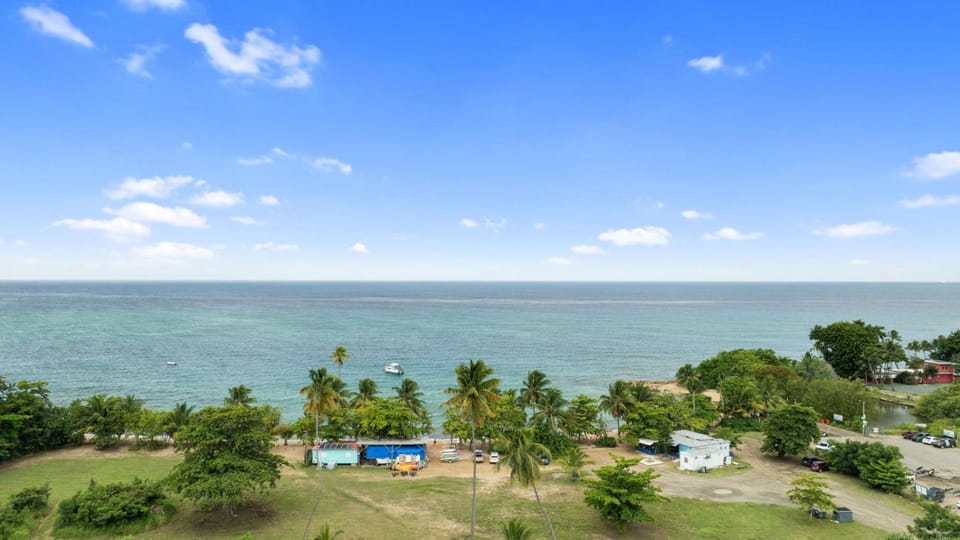 Surf Beach Apt 201- One block from the beach House in Rincón