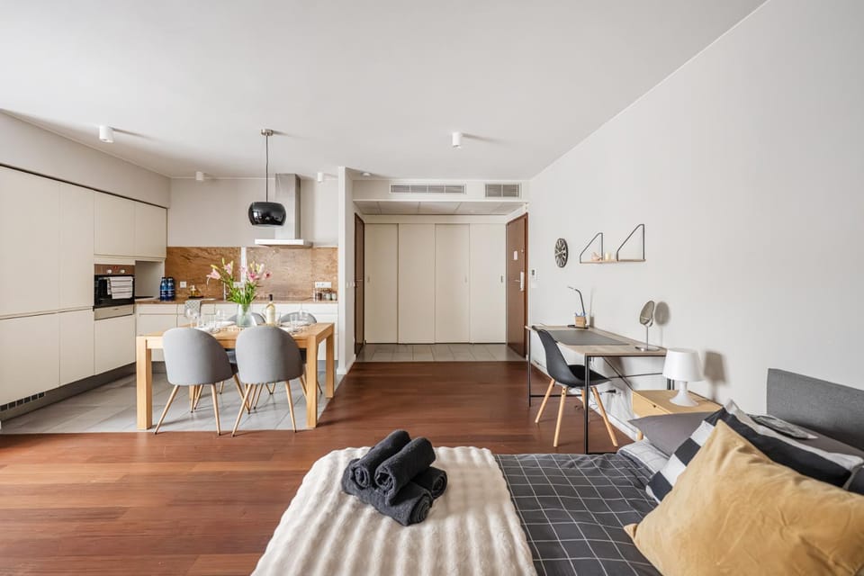 Kitchen or kitchenette, Photo of the whole room, Dining area, stove