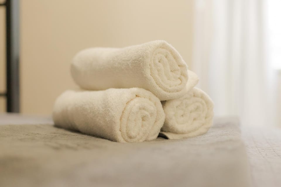 Bedroom, towels