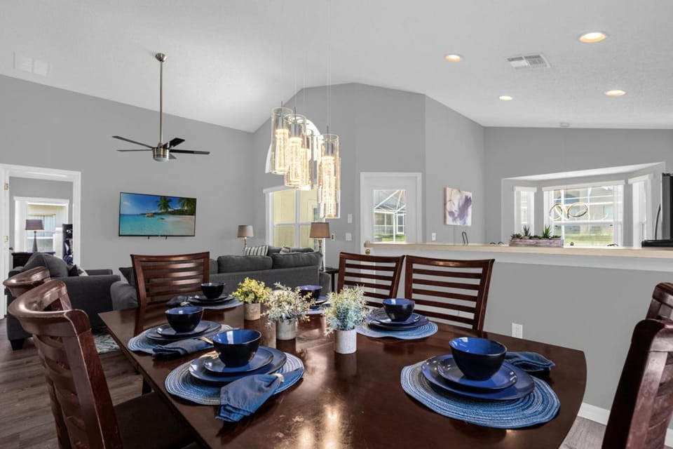 Peaceful Escape with Sunny Pool Deck House in Osceola County