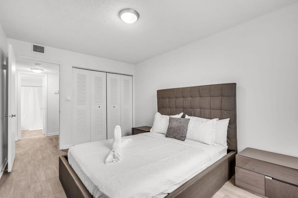 North Miami 2BR with Pool and Free Parking Apartment in North Miami