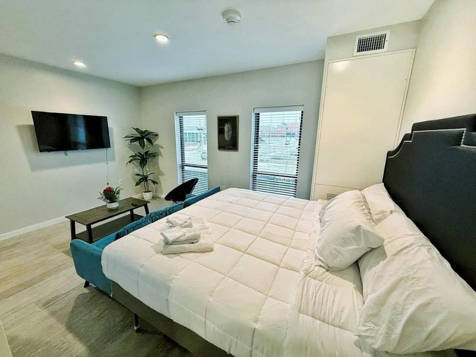 Verdant Luxe Studio Apartment in Des Moines