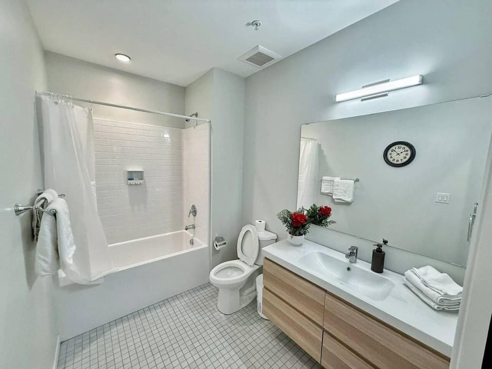 Verdant Luxe Studio Apartment in Des Moines