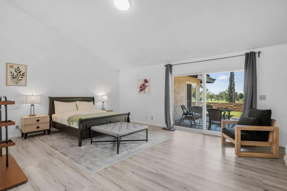 Oak and Fairway House in Riverside