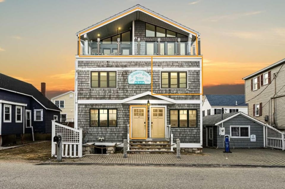 Serendipity Beach Retreat Penthouse and Yoga House in Seabrook