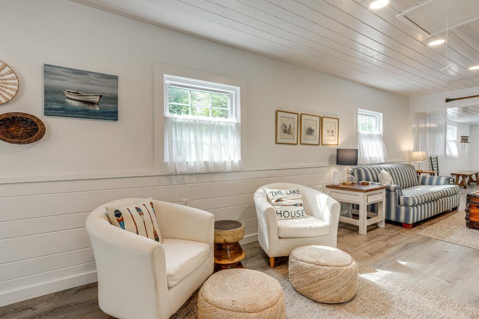 Dock, Deck and Fire Pit! Chautauqua Lake Retreat House in Allegheny River