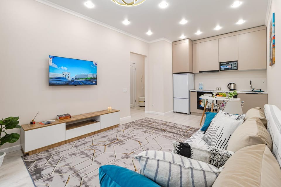 TV and multimedia, Kitchen or kitchenette, Living room, Seating area, Dining area, oven