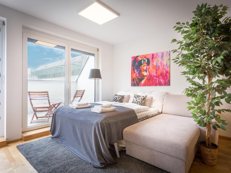 Bed, TV and multimedia, Living room, Seating area