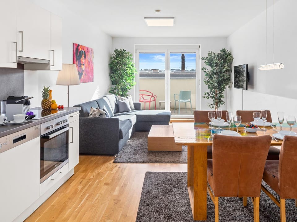 Bed, TV and multimedia, View (from property/room), Kitchen or kitchenette, Living room, Seating area, Dining area
