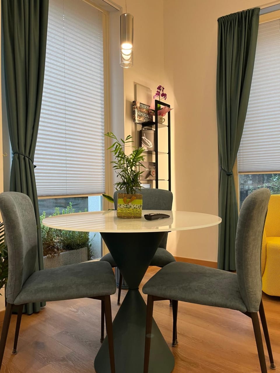 Seating area, Dining area