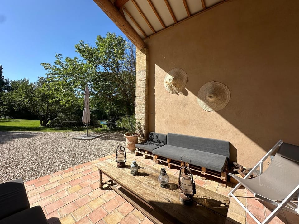 Patio, Day, Garden, Seating area, Dining area, Garden view, sunbed