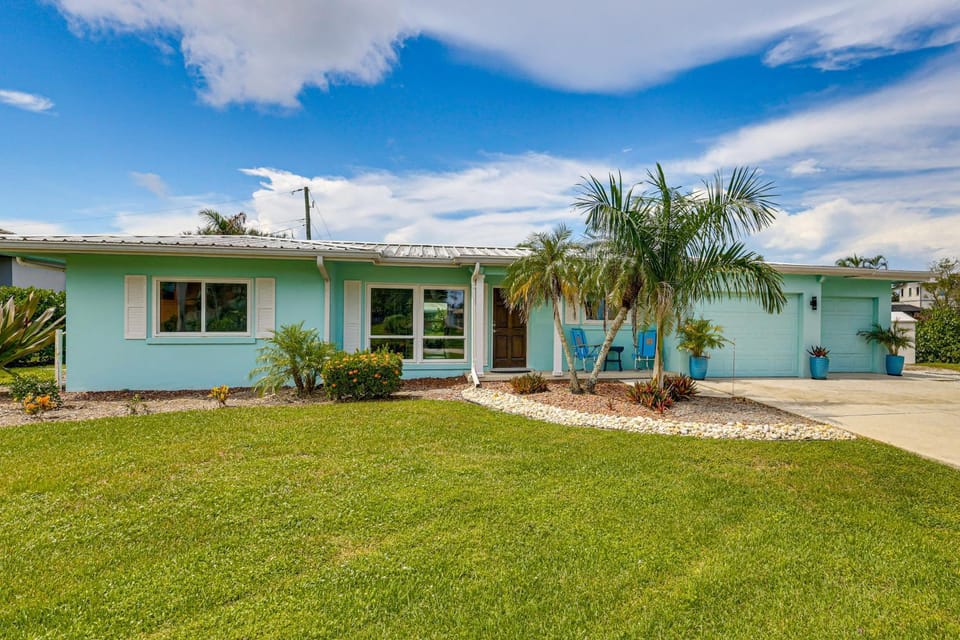 Waterfront Retreat w/ Boat Dock & Yard in Ft Myers House in Iona