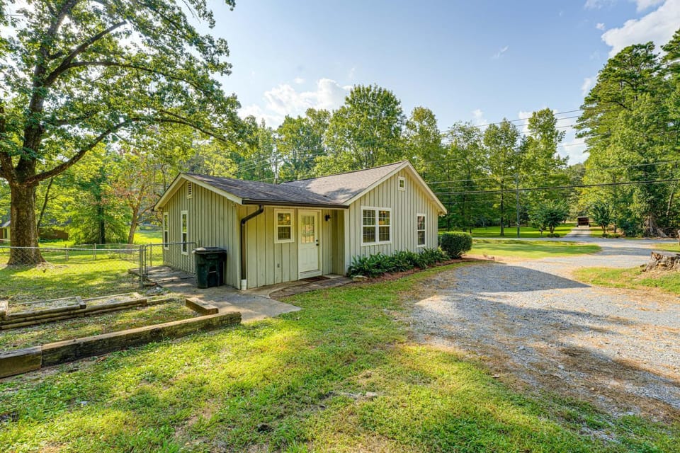 Peaceful Home w/ Porch & Yard, 5 Mi to Rome! House in Rome
