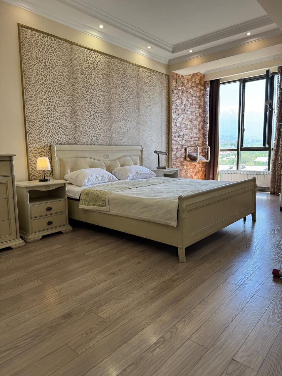 Ботанический сад Панорама гор Стильно и уютно Apartment in Almaty