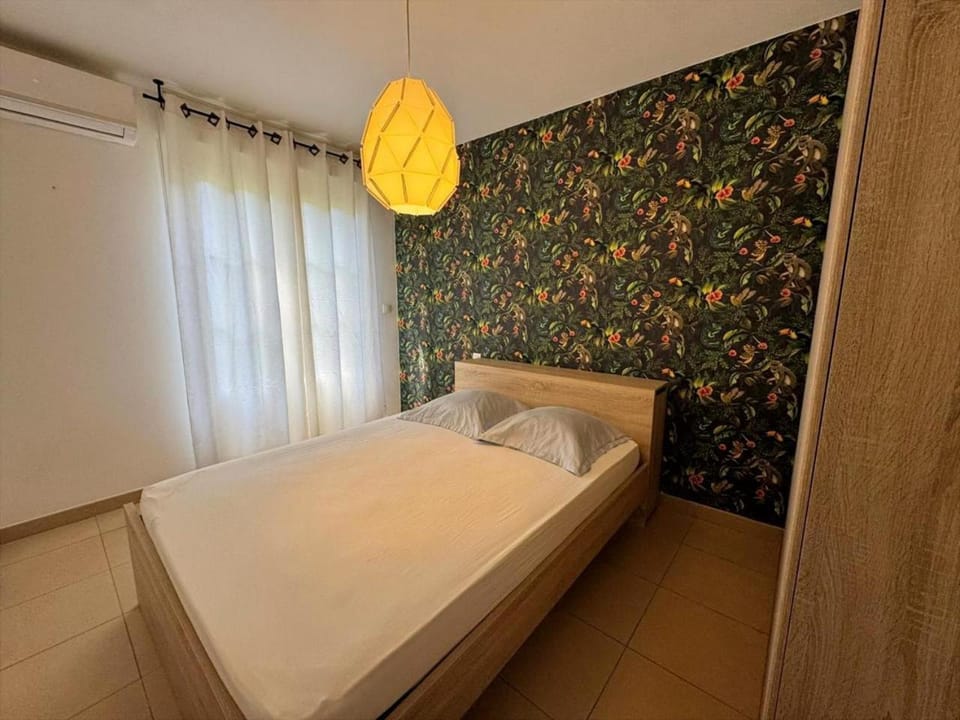 Bedroom, air conditioner