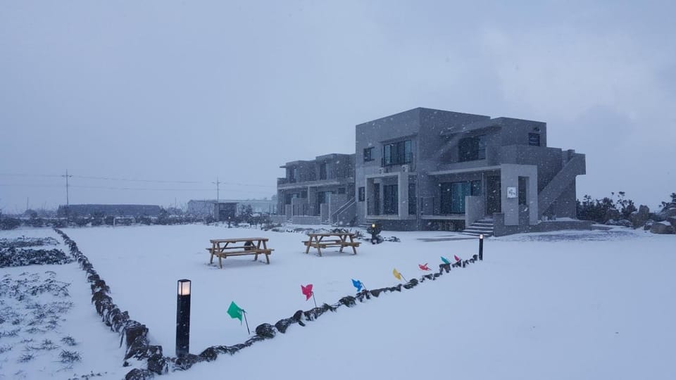 Property building, Facade/entrance, Winter
