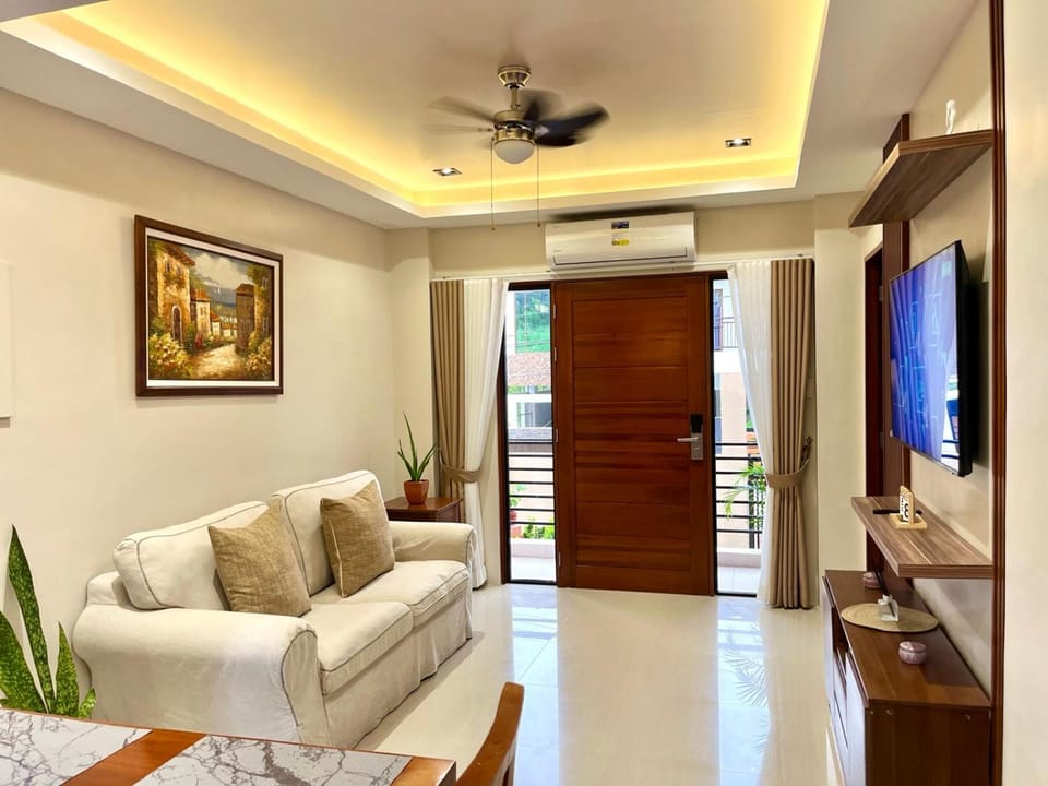 TV and multimedia, Living room, Seating area, Evening entertainment