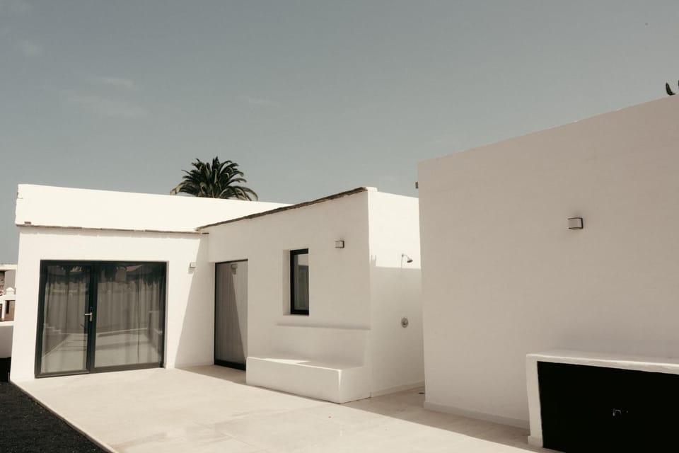 Property building, Garden, Balcony/Terrace, Balcony/Terrace