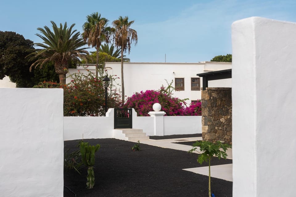 Property building, Spring, Day, Garden, Garden view