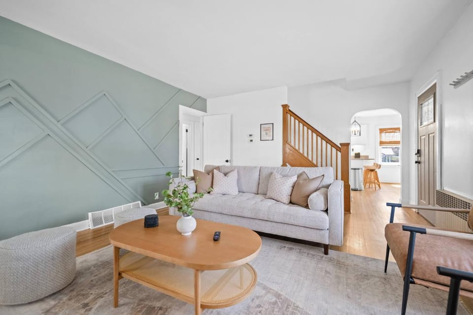 Living room, Decorative detail, Seating area