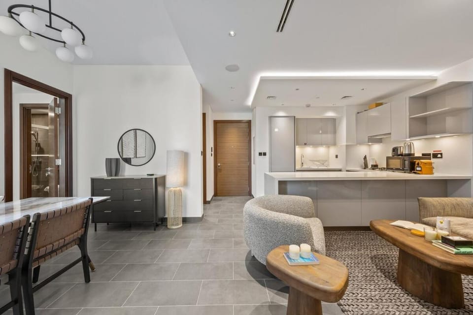 Modern Apartment with Balcony and Pool Access Apartment in Dubai