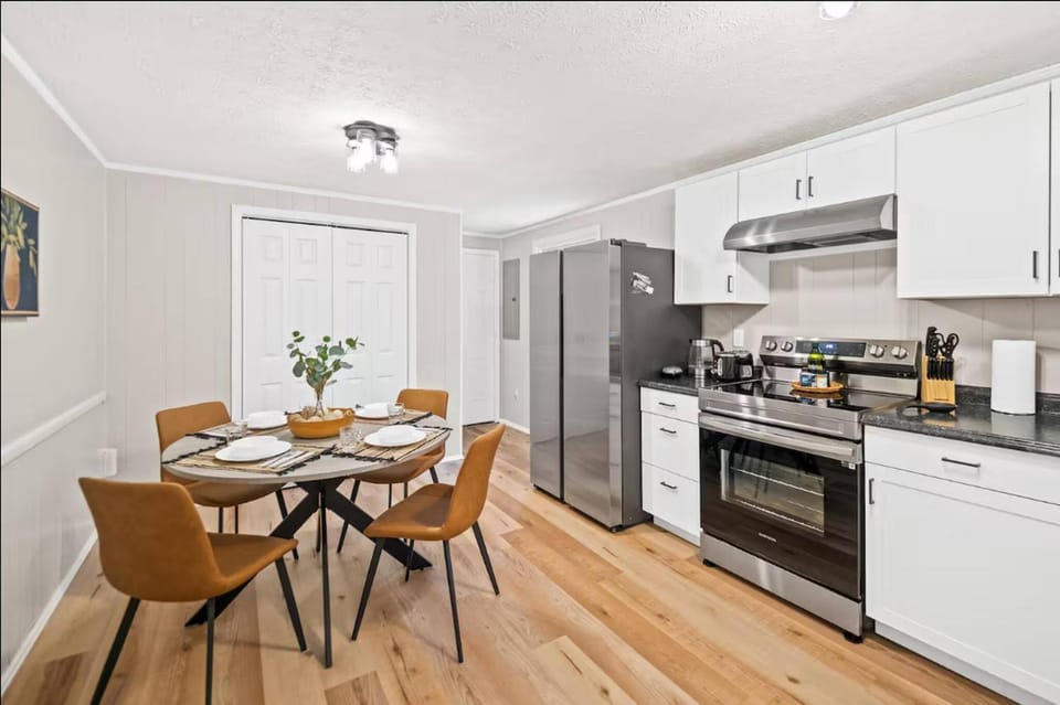 Kitchen or kitchenette, Dining area, kitchen