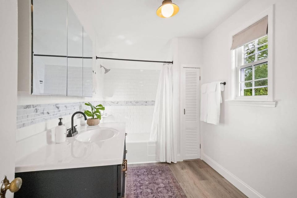 Shower, Toilet, Bathroom, Bath