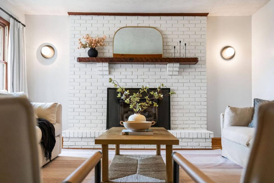 Living room, Photo of the whole room, Decorative detail, fireplace