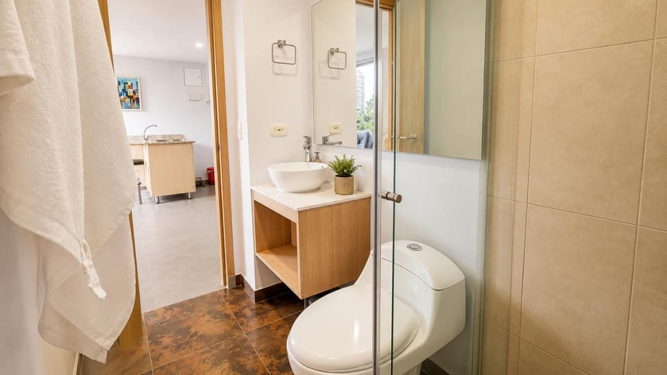 La 70, Laureles Condo, Cold AC Apartment in Medellin