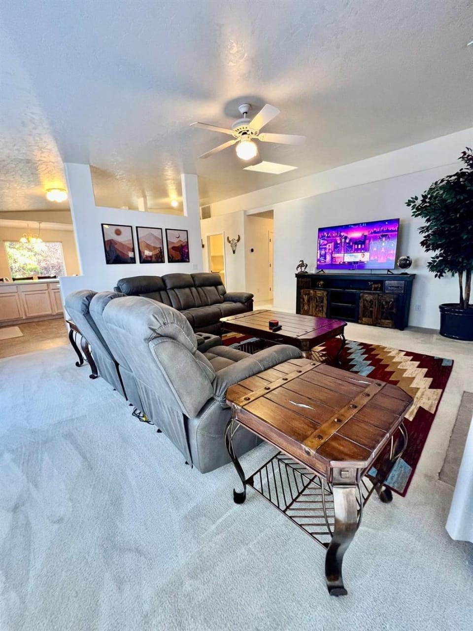 Large Prescott Home w3-car Garage Central & Quiet House in Prescott