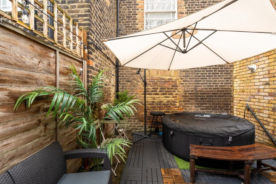 Agar Villa Two Bedroom Home with Garden & Hot Tub Apartment in London Borough of Islington