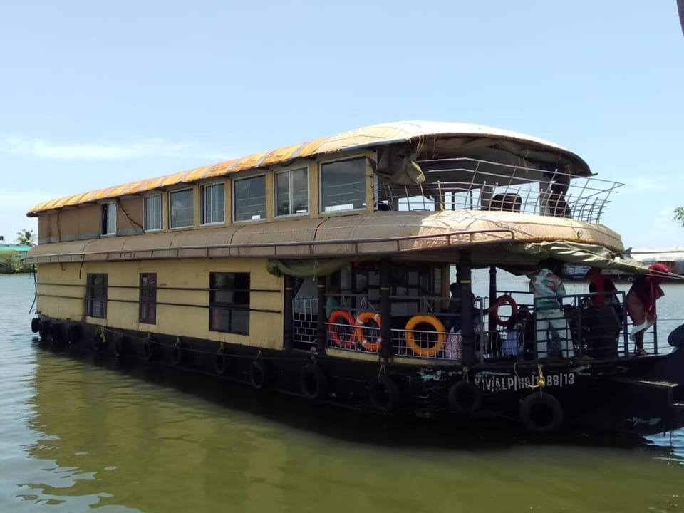 Vistara Backwater Cruise Docked boat in Alappuzha