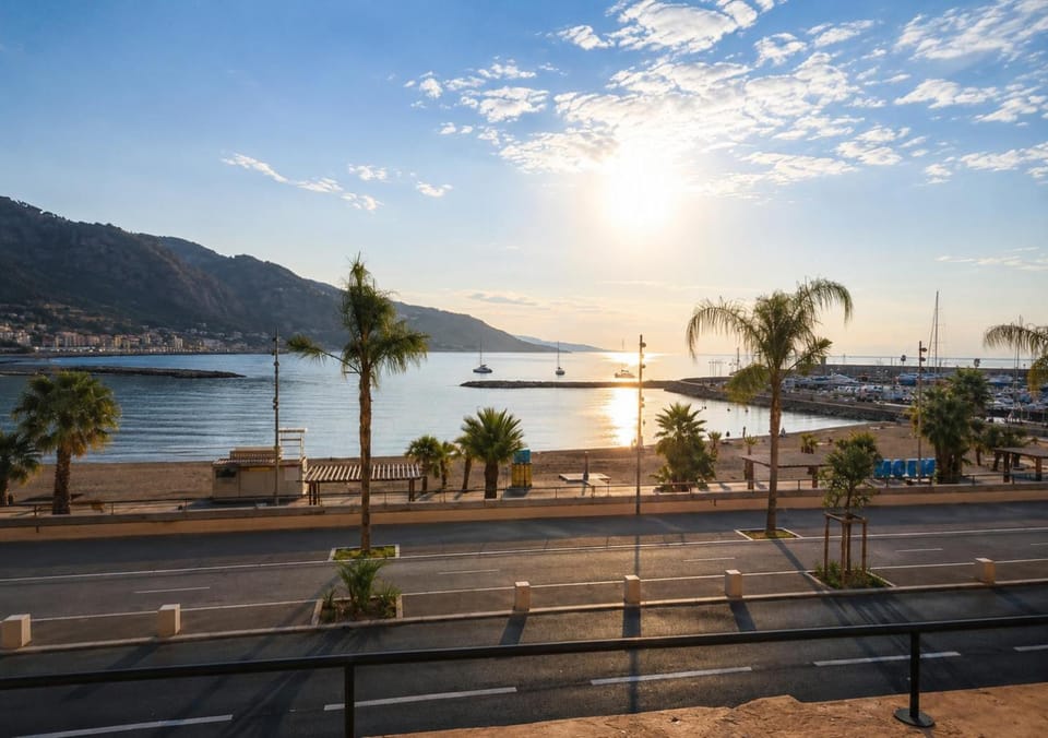 Exceptional sea view 2 rooms Apartment in Menton