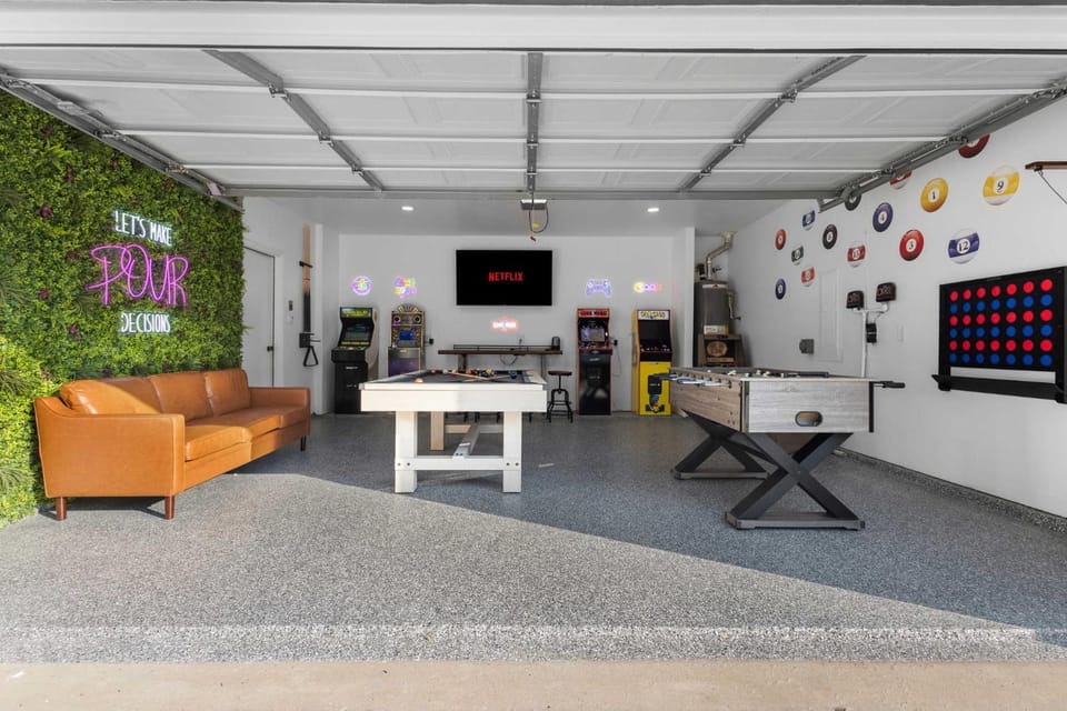 Heated Pool & Spa Mini Golf Bowling Game Room perfect for family House in Rockwall