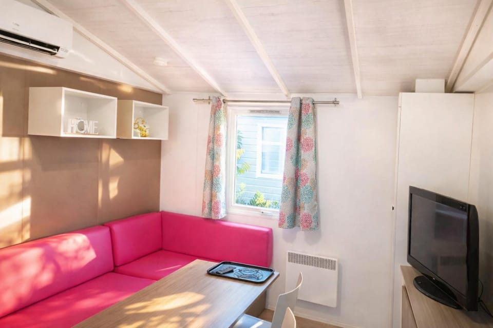 Mobil-home 4 à 6 personnes dans camping le Neptune Campground/ 
RV Resort in Argeles-sur-Mer