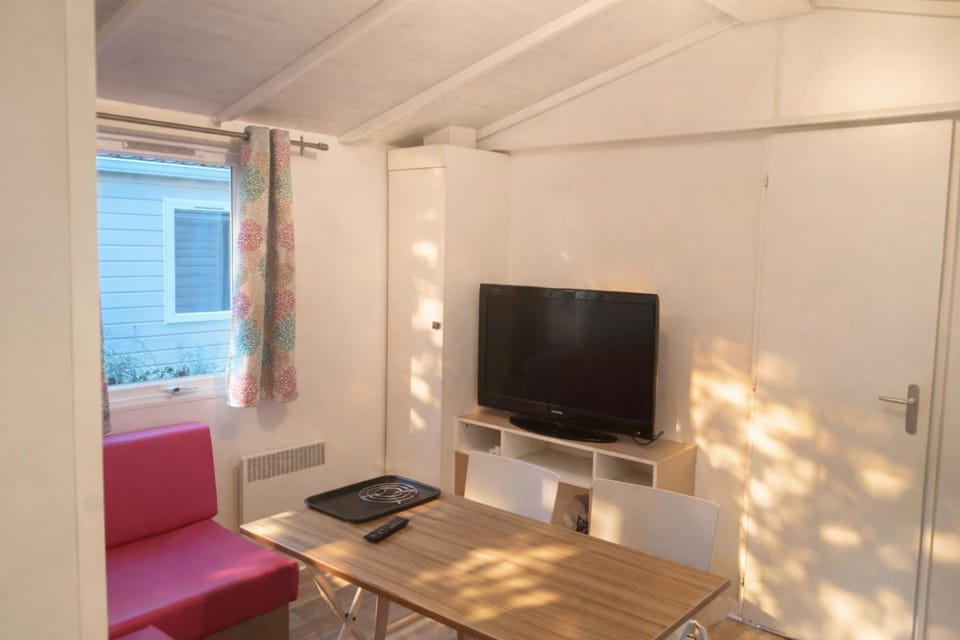 Mobil-home 4 à 6 personnes dans camping le Neptune Campground/ 
RV Resort in Argeles-sur-Mer