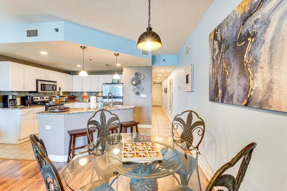 Scenic Balcony & Resort Perks: PCB Condo! House in Panama City Beach