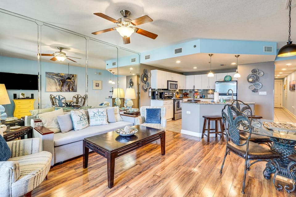 Scenic Balcony & Resort Perks: PCB Condo! House in Panama City Beach
