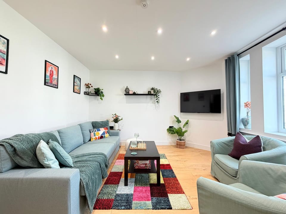 Communal lounge/ TV room, TV and multimedia, Living room