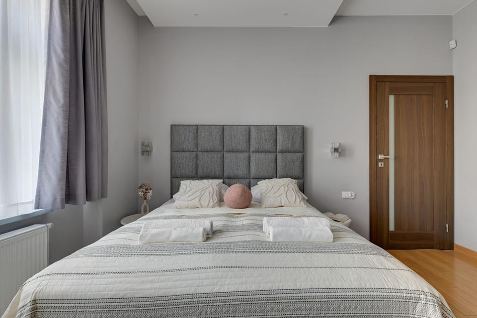 Bed, Photo of the whole room, Bedroom, towels, wardrobe