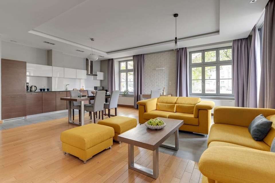 Kitchen or kitchenette, Living room, Seating area, Dining area