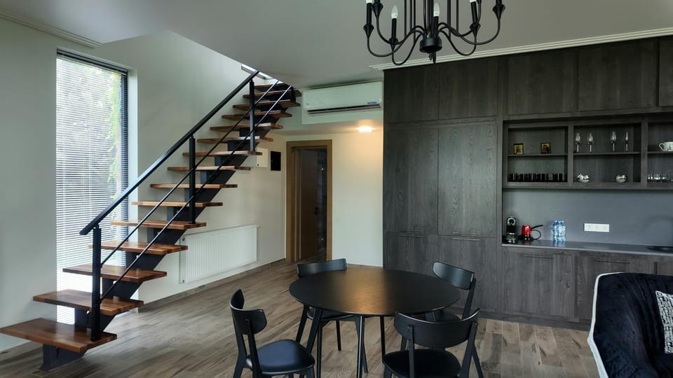 Kitchen or kitchenette, Living room, Seating area, Dining area