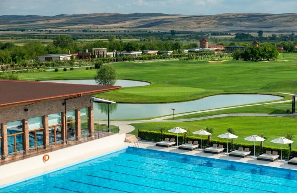 Restaurant/places to eat, Swimming pool