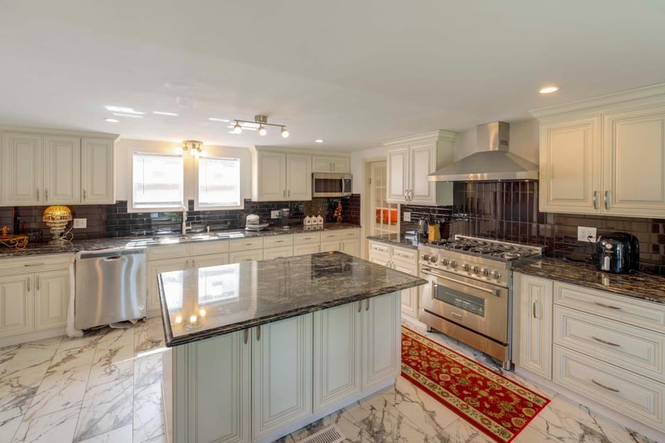 Near Lake Erie, Harbor & Parks: Conneaut Getaway! House in Lake Erie