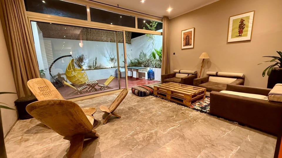 Living room, Seating area