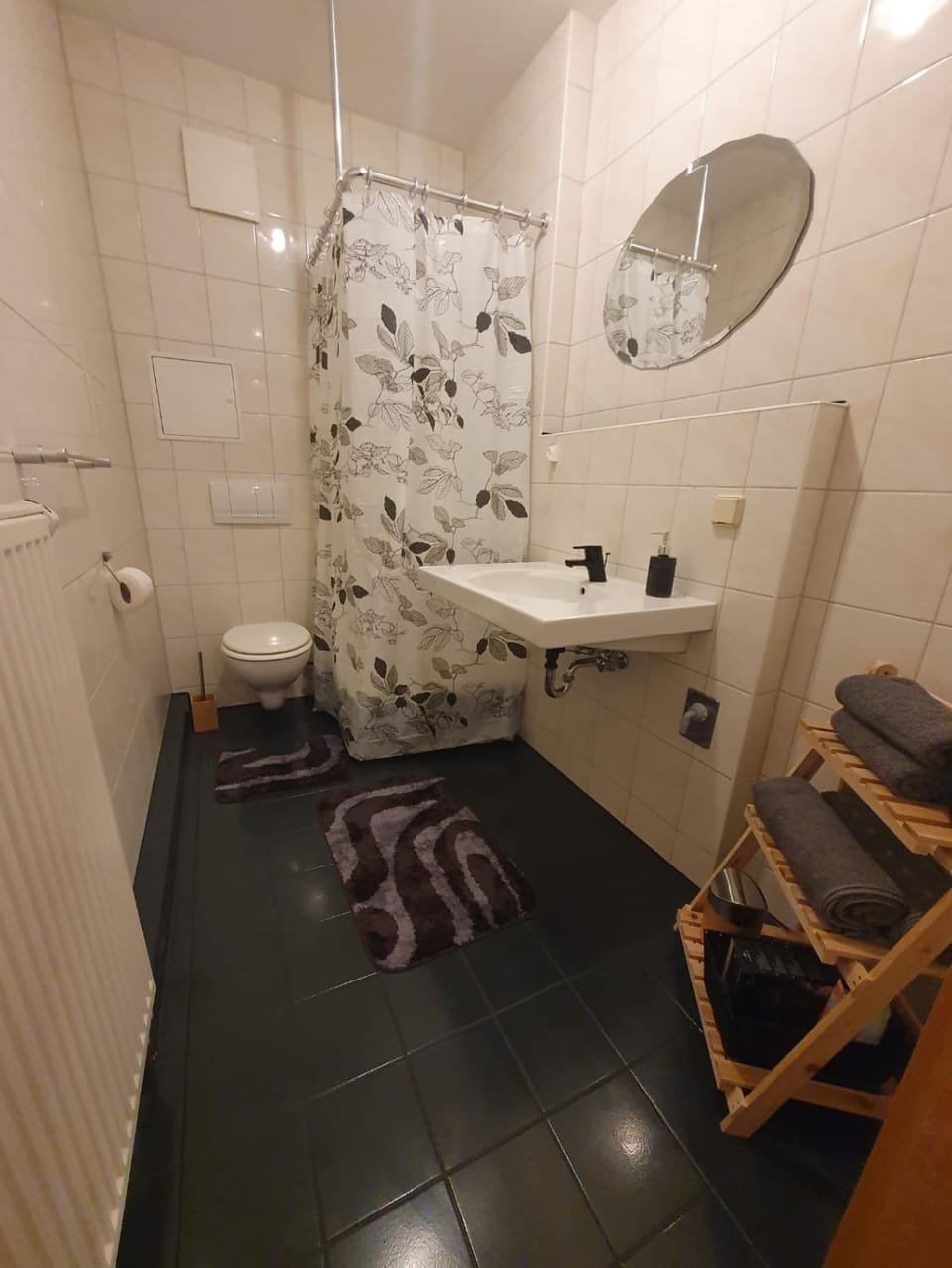 Shower, Toilet, Bathroom, towels